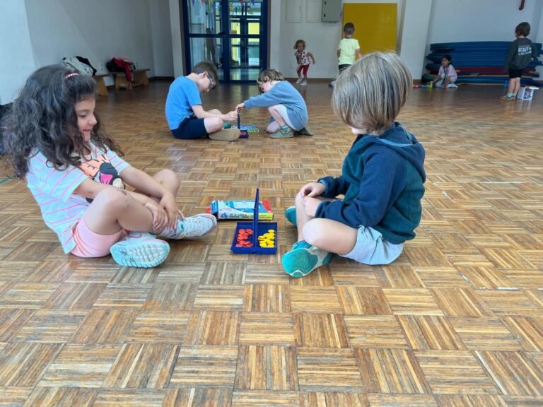 Sesión de juegos de mesa por parejas en el Campus EDUKAJUDO de Arteixo