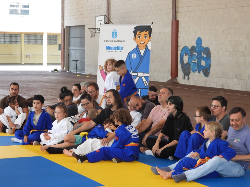 Los papis y las mamis se graduaron en judo 🙂