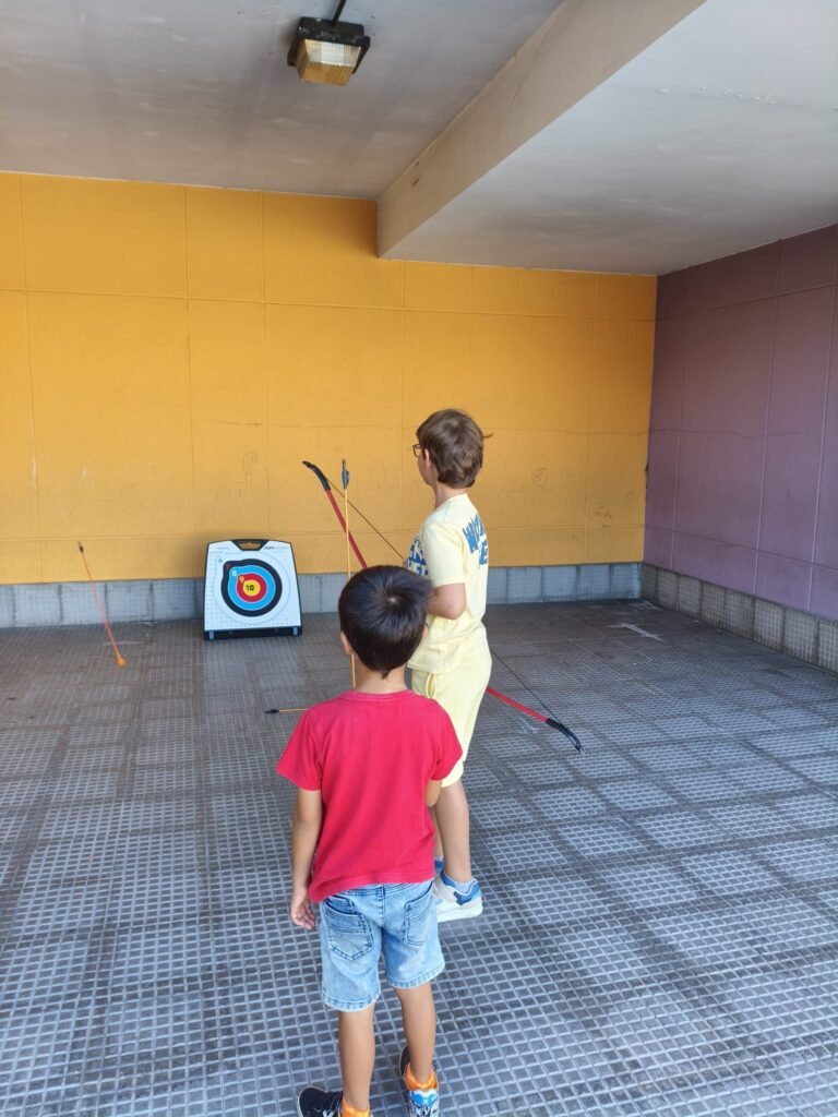 Actividad de tiro con arco en el Campus EDUKAJUDO Arteixo